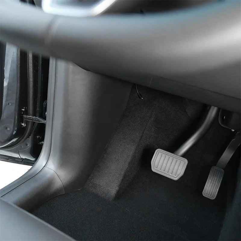 Front door sill protector detail for Model Y L (2026)